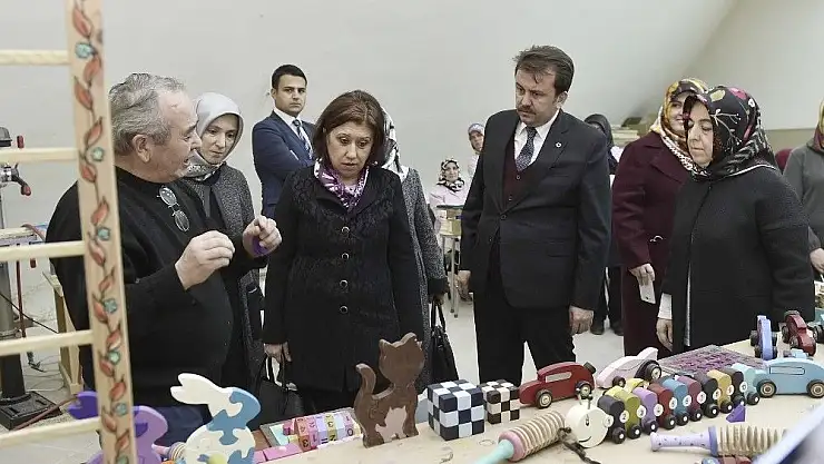 'AK Parti Kadın Kolları Genel Başkan Yardımcısı, Kahramanmaraş Büyükşehir Belediyesini ziyaret etti'