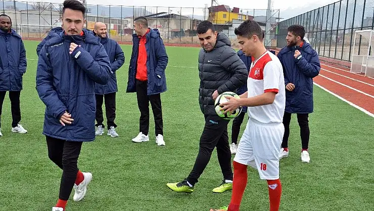 'Balona rövaşata attı, Elbistanspor´a transfer oldu'