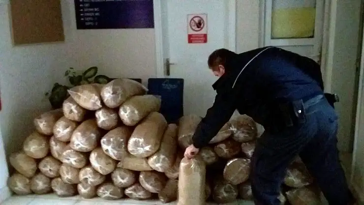 'Otomobilden 265 kilogram tütün çıktı'