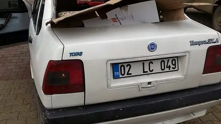 'Otomobilin arka camını çaldılar'