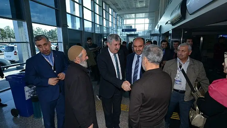 'Başkan Polat kutsal topraklara gidecek olan kafileyi uğurladı'