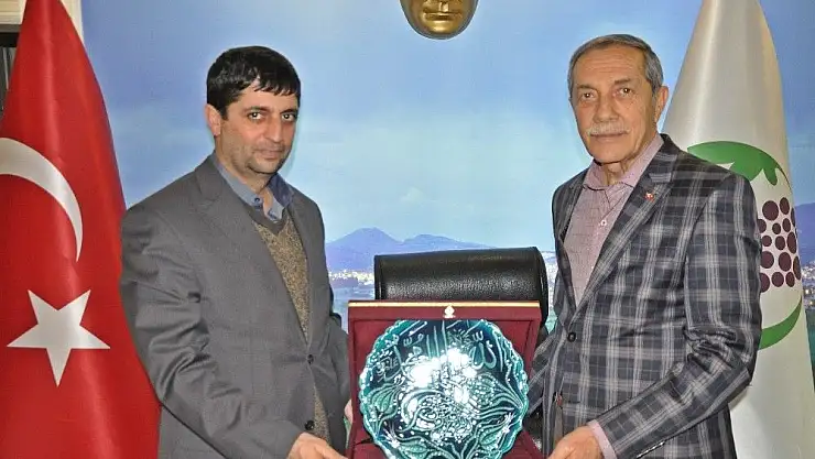 'Başkan Yusuf Özdemir´den AGAD Başkanı Aslan´a plaket'