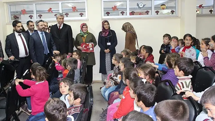 'Kahtalı öğrencilerden Samsatlı depremzede öğrencilere karne hediyesi'