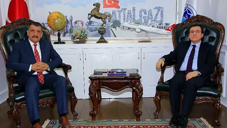 'Başkan Gürkan´dan Rektör Kızılay´a övgü'