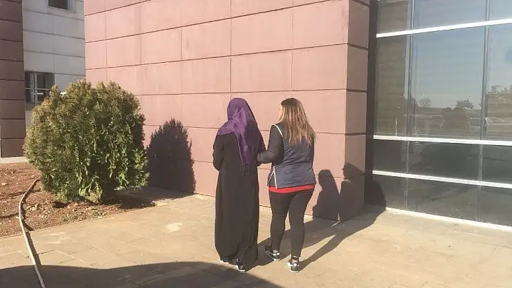 'Mavi listedeki DEAŞ´lı kadın teslim oldu'