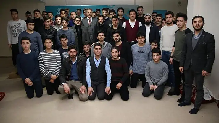 'Başkan Yanılmaz gençlerle bir araya geldi'