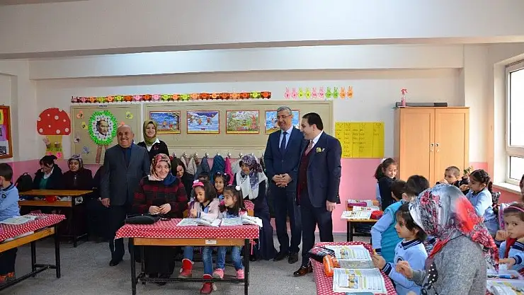 'Kaymakam Zengince öğrencilere kurum üzüm dağıttı'