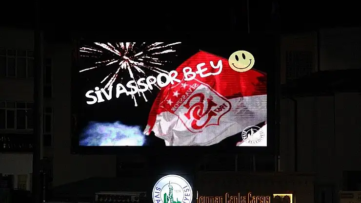 'Sivas Belediyesi´nden Galatasaray´a dev ekrandan galibiyet göndermesi'