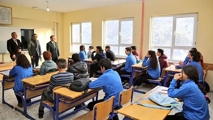 'Vali Sonel öğrencilerle bir araya geldi'