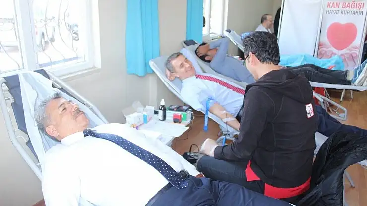 'Öğrencilerden Afrin için kan bağışı'