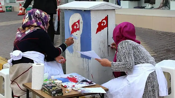 'Trafolar asker ve bayrak resimleriyle süslendi'