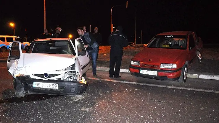 'Sivas´ta iki otomobil çarpıştı: 7 yaralı'