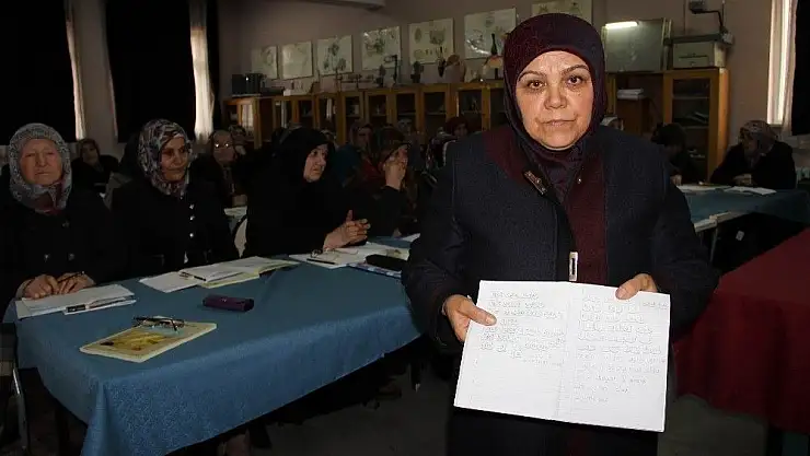 'Sosyal medya kullanmak için okuma-yazma öğreniyorlar'