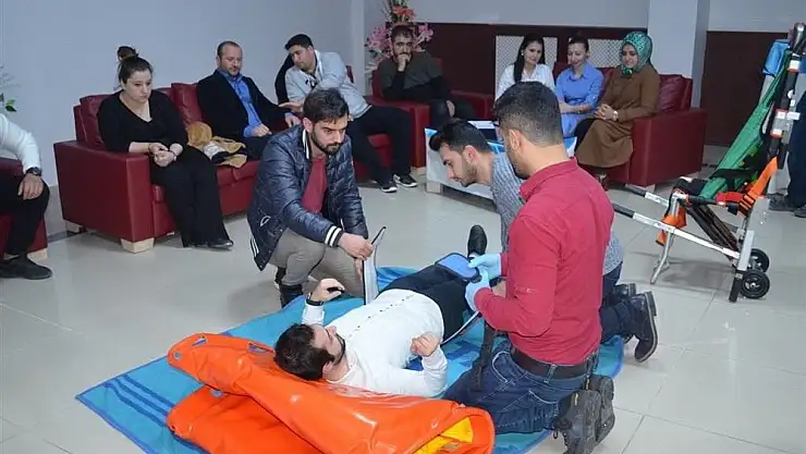 '112 Acil sağlık çalışanlarına eğitim'
