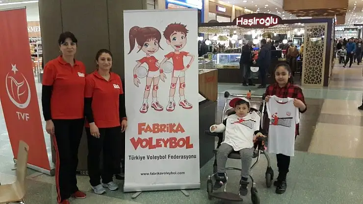 'Fabrika Voleybol Okulu tanıtıldı'