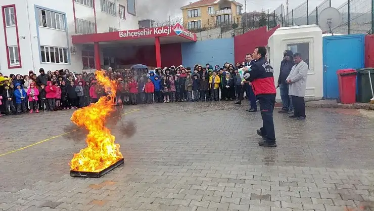 'Öğrencilere ve engellilere yangın ve deprem eğitimi'