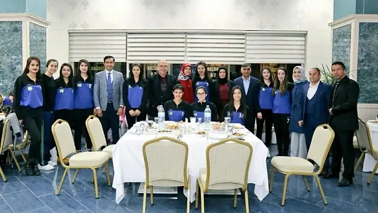 'Başkan Kutlu Spor-Der´in şampiyonluk sevincine ortak oldu'