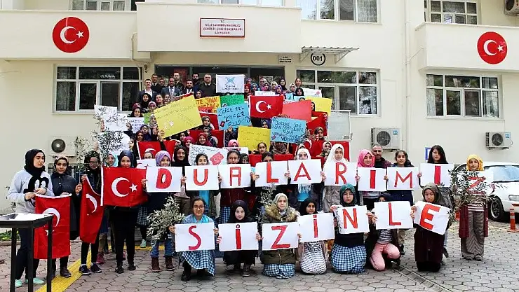 'İmam Hatipli kız öğrenciler Askerlik Şubesinde'