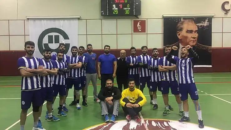 'Adıyaman Üniversitesi Hentbol Takımı Türkiye´de ilk 8 takım arasına girdi'