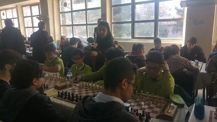 'Çamlıca Ortaokulu satranç turnuvasında 4. oldu'
