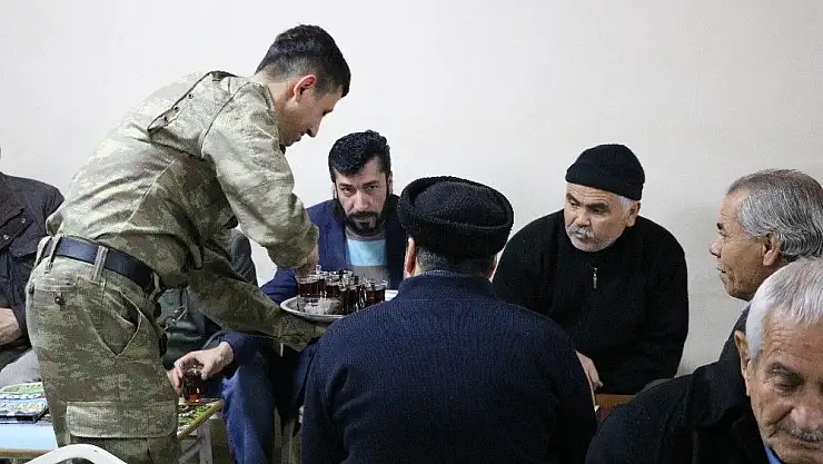 'Çaycının hasılatı Mehmetçiğe'