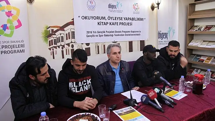 E.Yeni Malatyasporlu Aytaç Kara ve Issiar Dia gençlerle buluştu