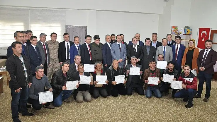 'İşitme engelliler okur-yazarlık diplomalarını aldı'