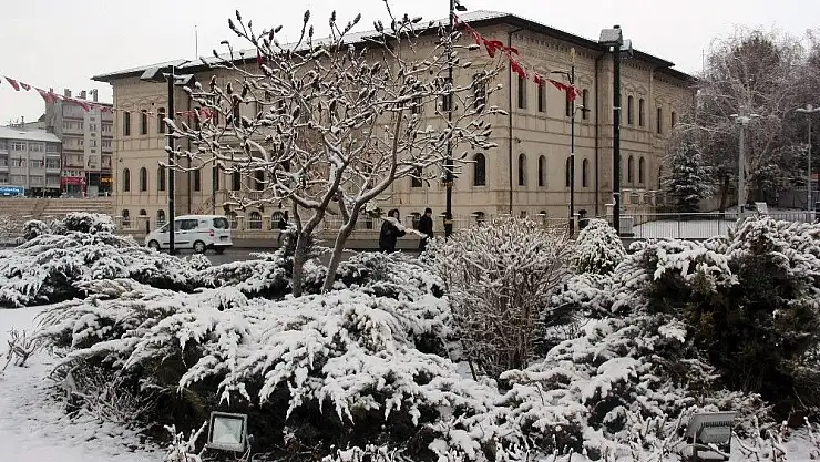 'Sivaslılar Mart´a kar yağışıyla girdi'