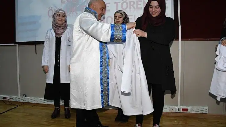 'Adıyaman Üniversitesi Eczacılık Fakültesinde önlük giyme heyecanı'