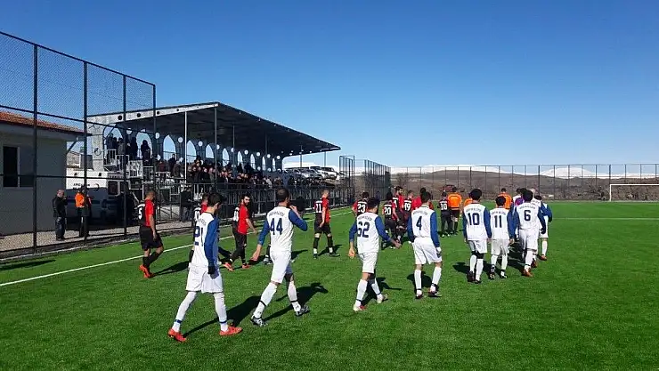 'Arguvan Belediyespor hazırlık maçında Fırat Üniversitesi ile karşılaştı'