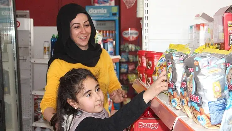 'Elazığ´da bakkal teyzeler iş başında'