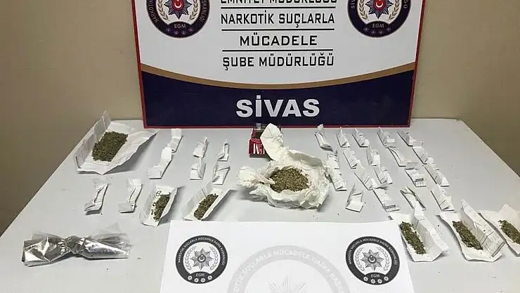 '6 ayrı suçtan aranan şahıs uyuşturucu maddeyle yakalandı'
