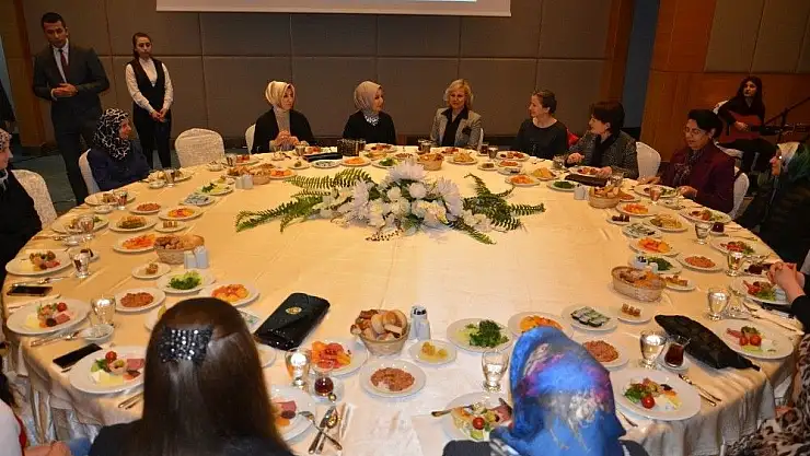 'Malatya´da `Gönül Elçileri´ kadınlar günü nedeniyle buluştu'