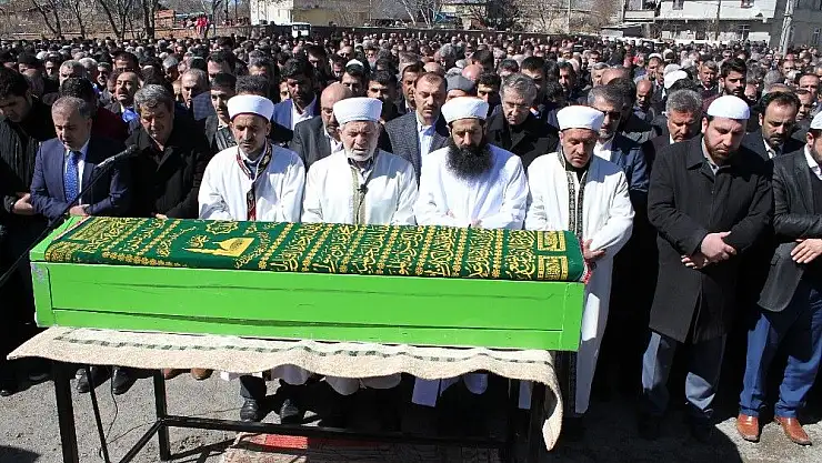 'Başkan Ergin, son yolculuğuna uğurlandı'
