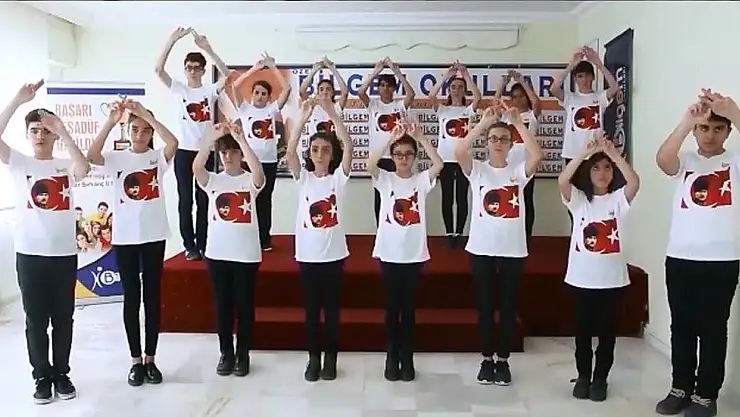 'Öğrenciler İstiklal Marşı´nı işaret dili ile okudu'