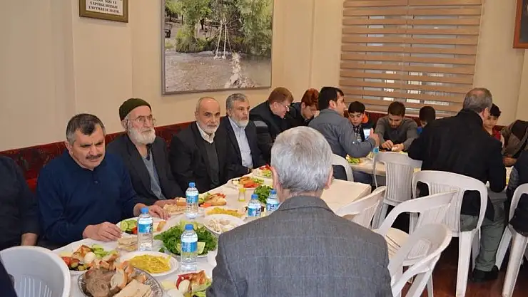 'Cömertoğlu İstanbul´daki Arapgirlilerle bir araya geldi'
