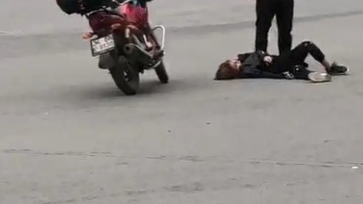'Fenalaşan genç kızın başında bekledi'