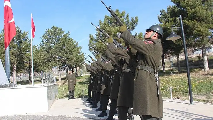 'Elazığ´da şehitler saygı atışı ile anıldı'
