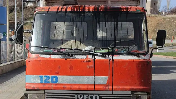 'Ceza yazılmasına sinirlenince kamyonunu yakmak istedi'