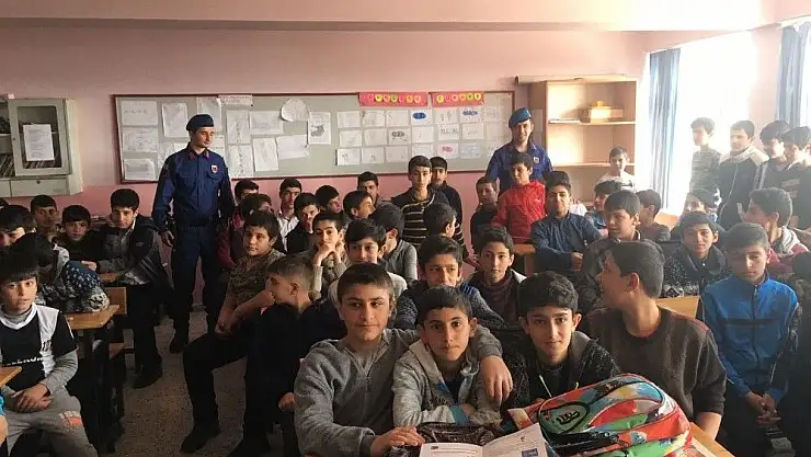 'Jandarma ekipleri, çocukları bilgilendirdi'