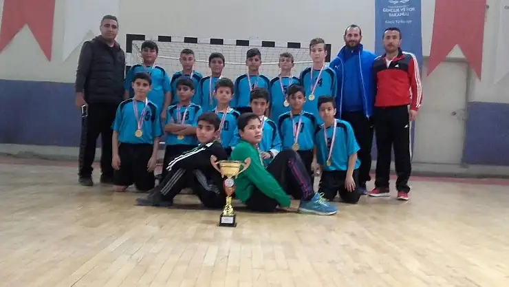 'Malatyalı öğrencilerin hentbol başarısı'