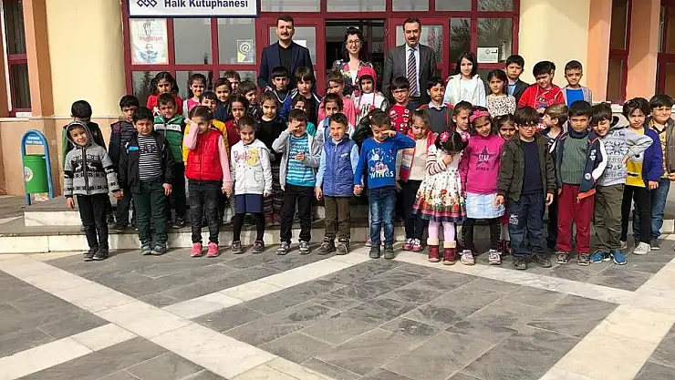 'Minik öğrenciler kütüphane ile tanıştı'