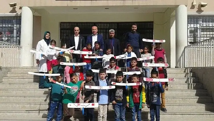 'Öğrencilere model uçak kursu'