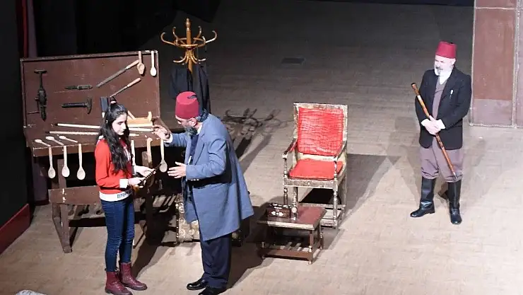'Sultan 2. Abdulhamid Han ''Usta'' oyunuyla anlatıldı'