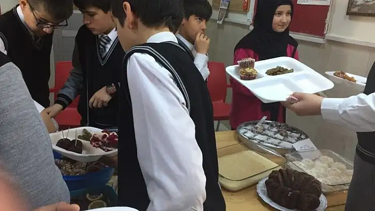 'Gelirini Mehmetçiğe gönderdiler'