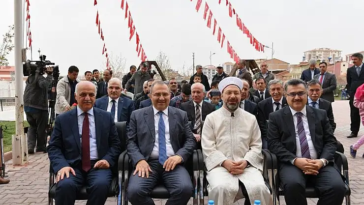 Diyanet İşleri Başkanı Erbaş Kur´an Kursu açılışı yaptı