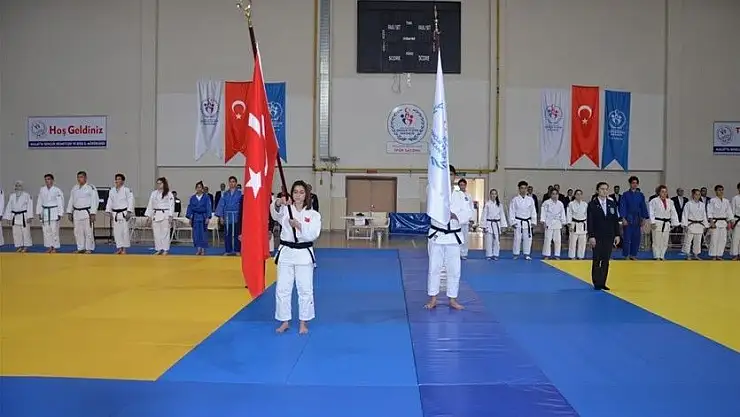 'Gençler Judo Grup Şampiyonası heyecanı'