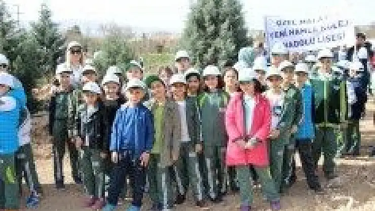 'Çamlıca öğrencileri fidan dikme etkinliğine katıldı'