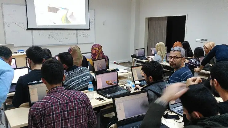 'Mühendis adayları için bilgisayar destekli tasarım eğitimi'