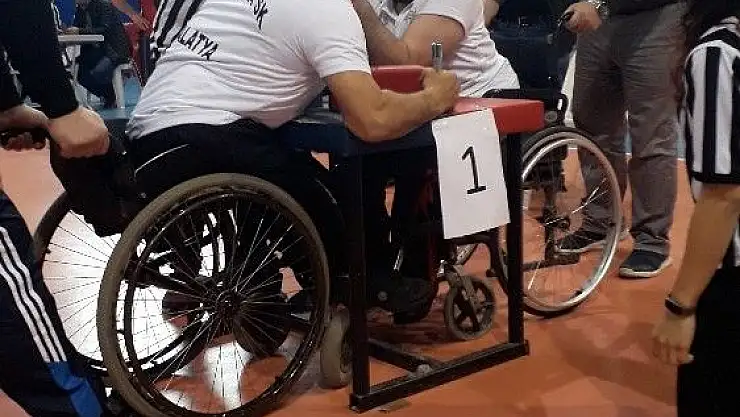 'Bilek güreşinde büyük başarı'